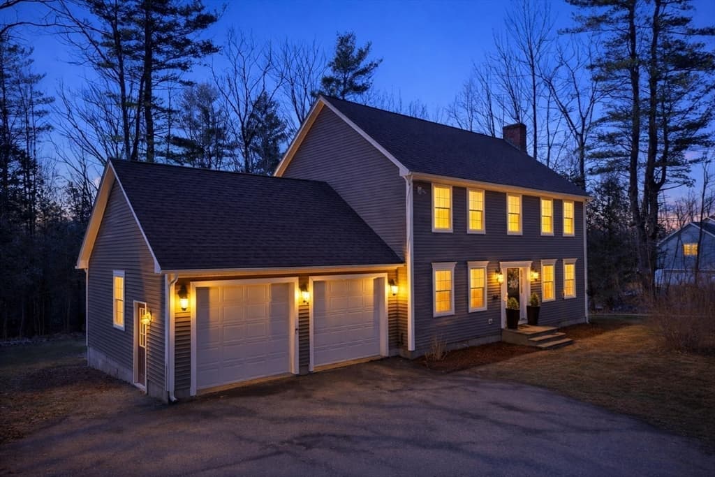Single Family Residence at 331 E County Rd, Rutland MA 01543, photo 2 of 35