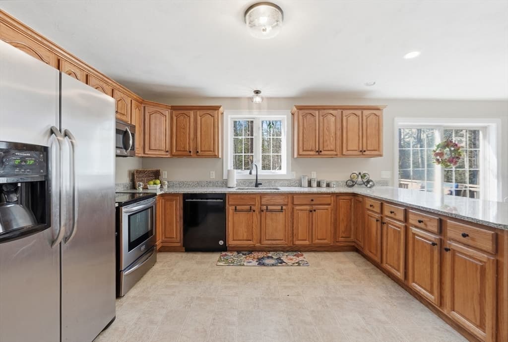 Single Family Residence at 331 E County Rd, Rutland MA 01543, photo 12 of 35