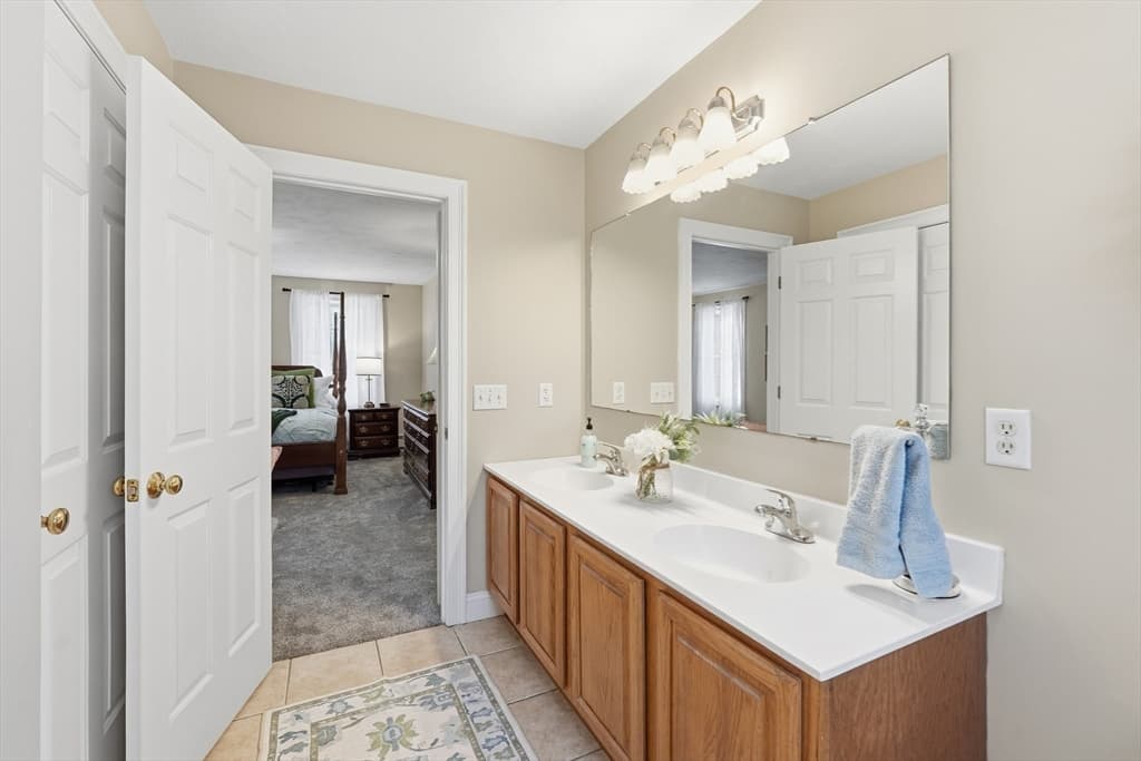 Single Family Residence at 331 E County Rd, Rutland MA 01543, photo 22 of 35