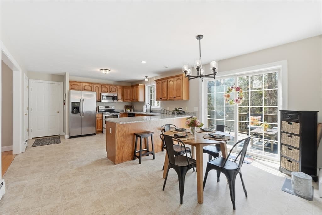 Single Family Residence at 331 E County Rd, Rutland MA 01543, photo 9 of 35