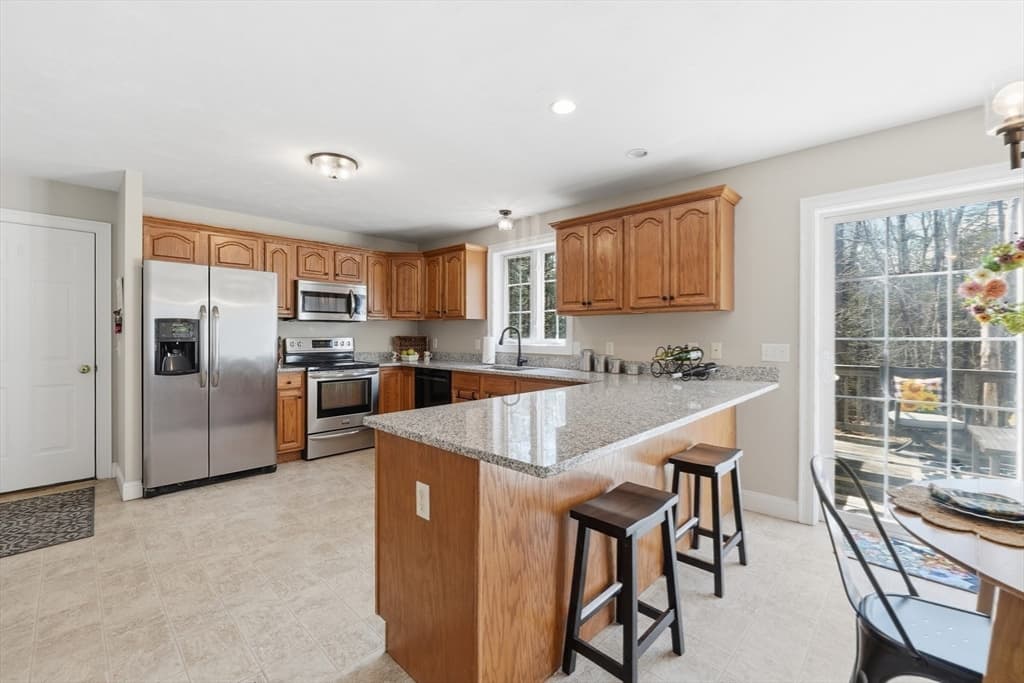Single Family Residence at 331 E County Rd, Rutland MA 01543, photo 10 of 35