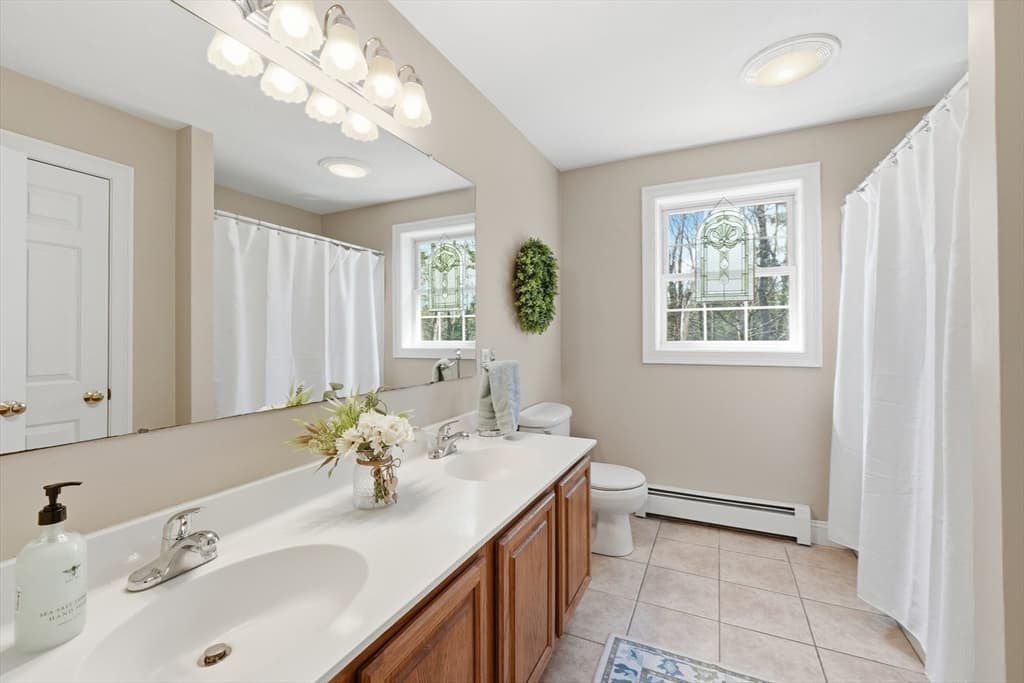 Single Family Residence at 331 E County Rd, Rutland MA 01543, photo 21 of 35