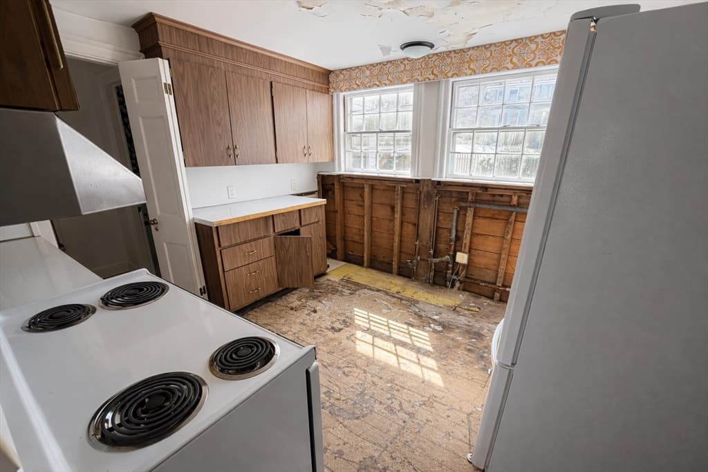Single Family Residence at 160 Reservoir Rd, Brookline MA 02467, photo 5 of 6