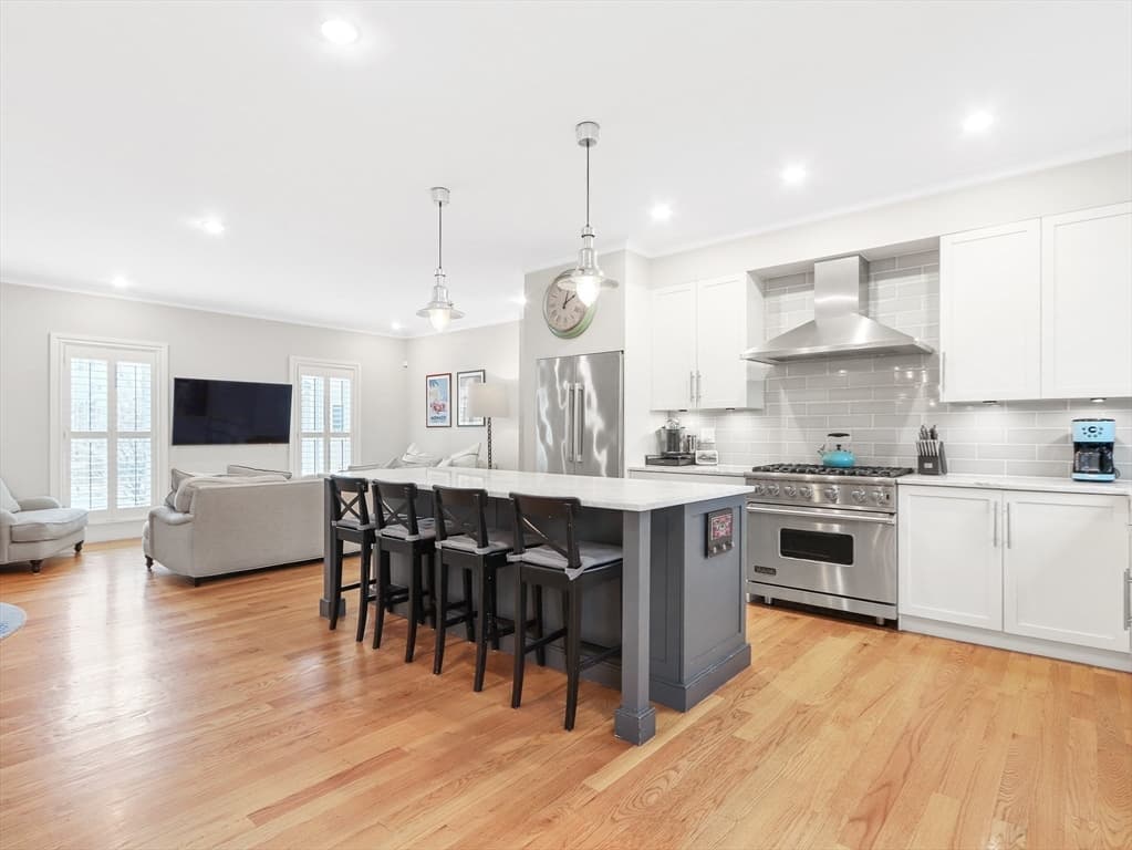 Condominium at 73-79 Auburn St # 75, Newton MA 02466, photo 8 of 36
