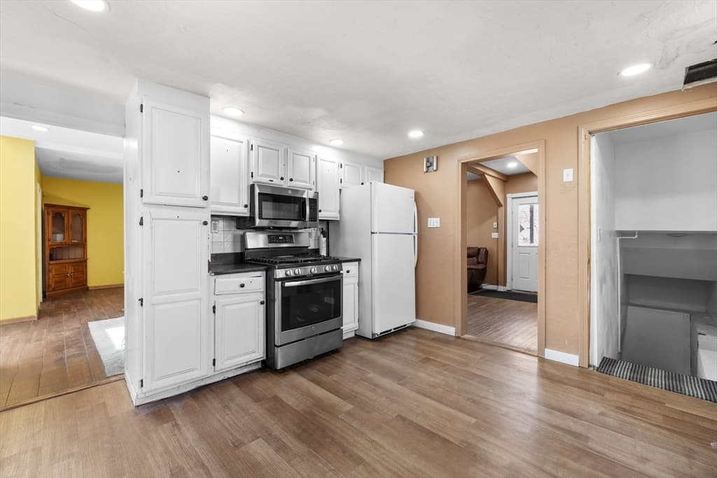 Single Family Residence at 38 11th Ave, Haverhill MA 01830, photo 5 of 38