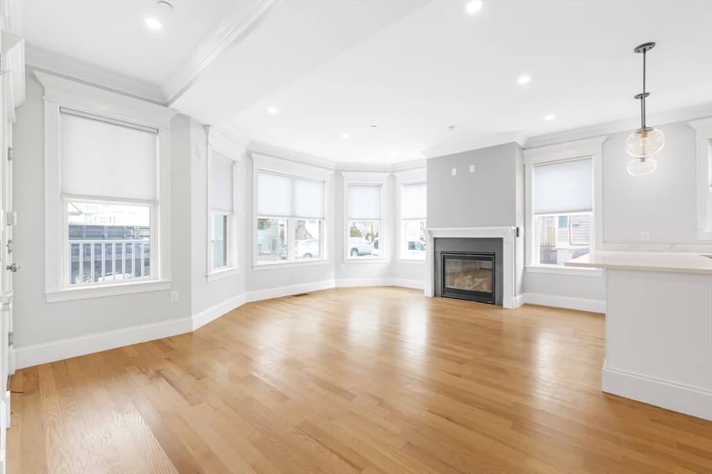 Condominium at 109 Ellington # 1, Boston MA 02121, photo 5 of 35