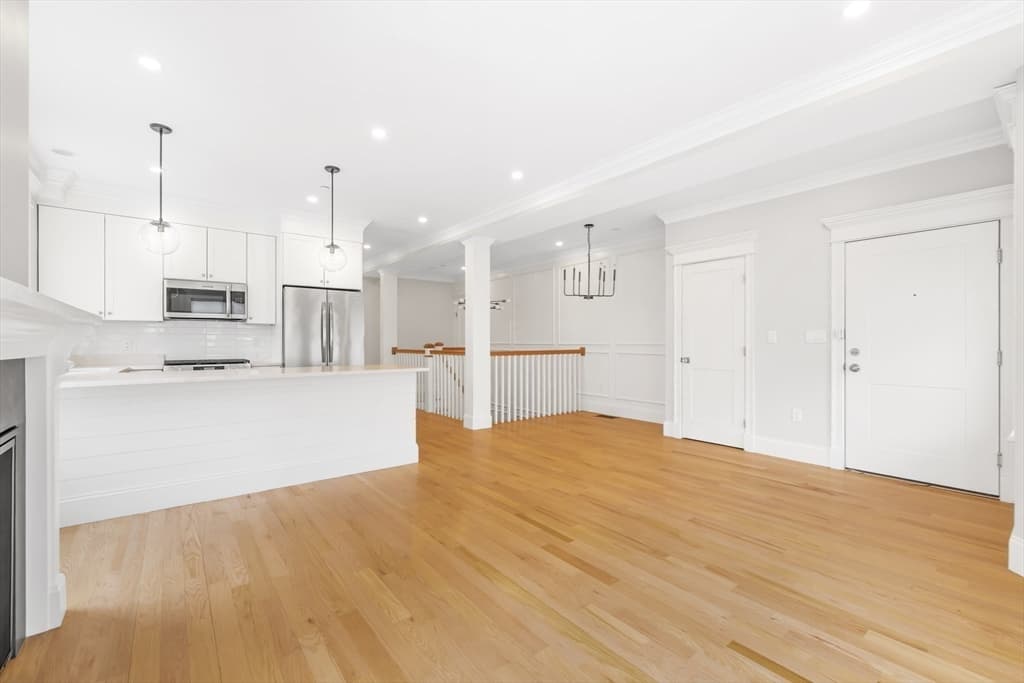 Condominium at 109 Ellington # 1, Boston MA 02121, photo 4 of 35