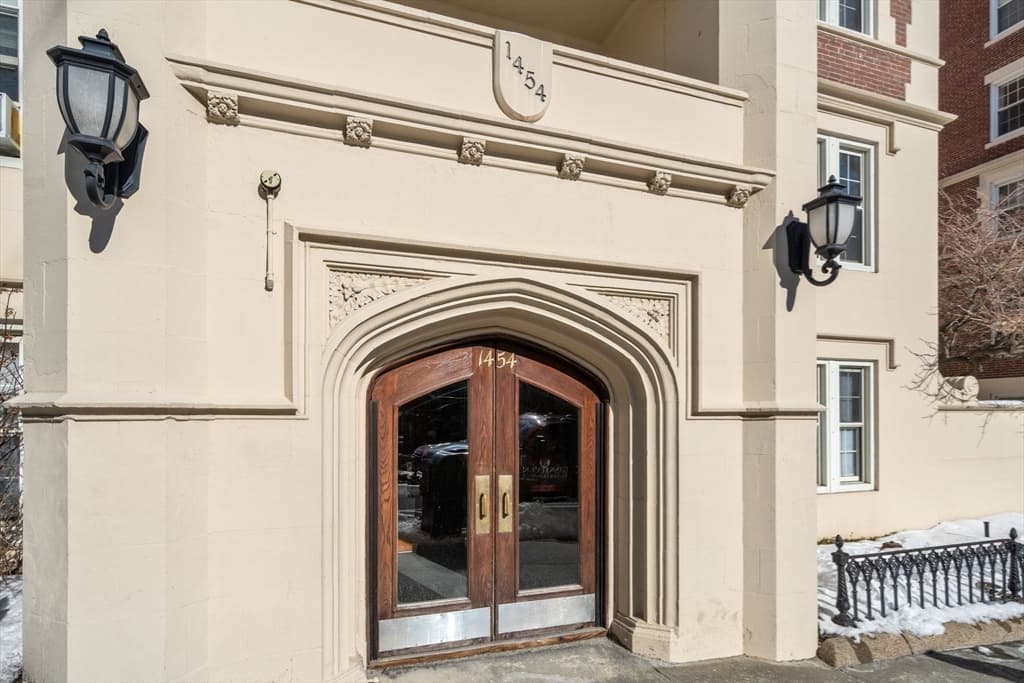 Condominium at 1450-1454 Beacon St # 643, Brookline MA 02446, photo 17 of 31