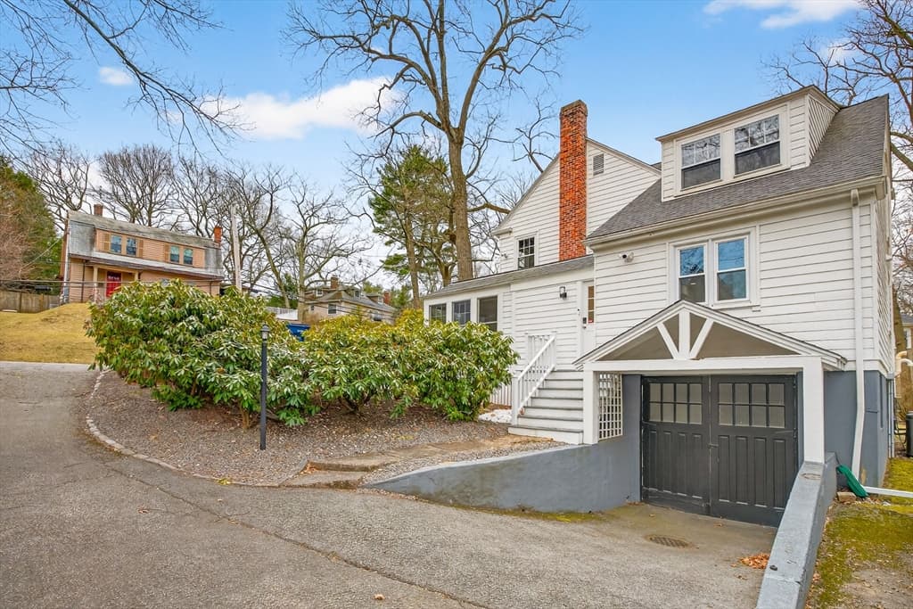 Single Family Residence at 575 Chestnut St, Newton MA 02468, photo 4 of 39