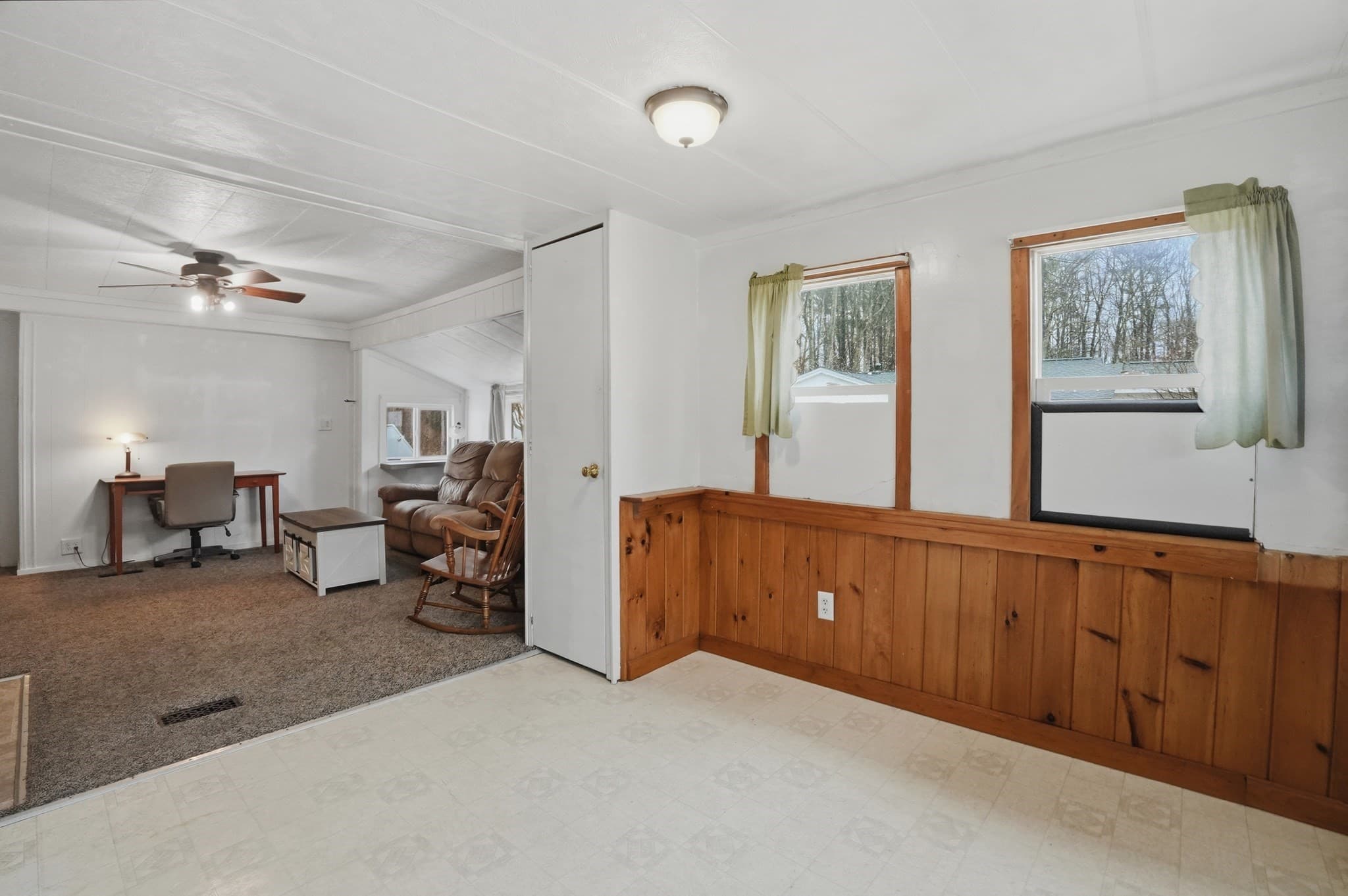 Mobile Home at 17 Conestoga Trail, Brookfield MA 01506, photo 9 of 20