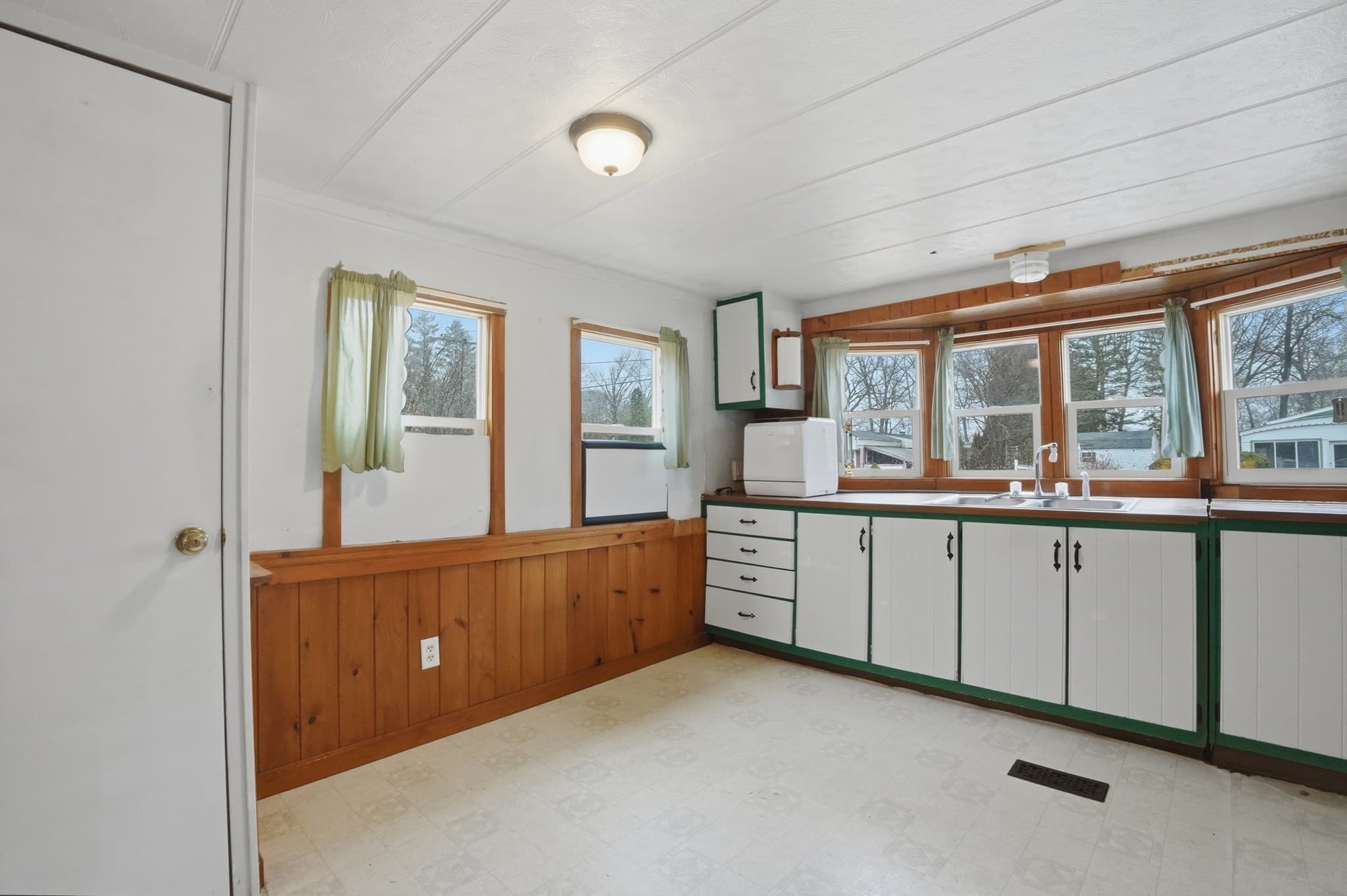 Mobile Home at 17 Conestoga Trail, Brookfield MA 01506, photo 8 of 20