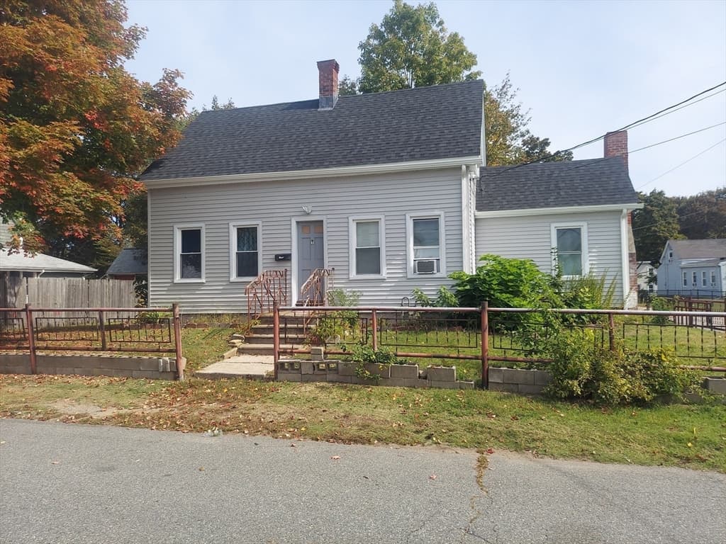 Single Family Residence at 28 Grove Ave, Brockton MA 02302, photo 3 of 19