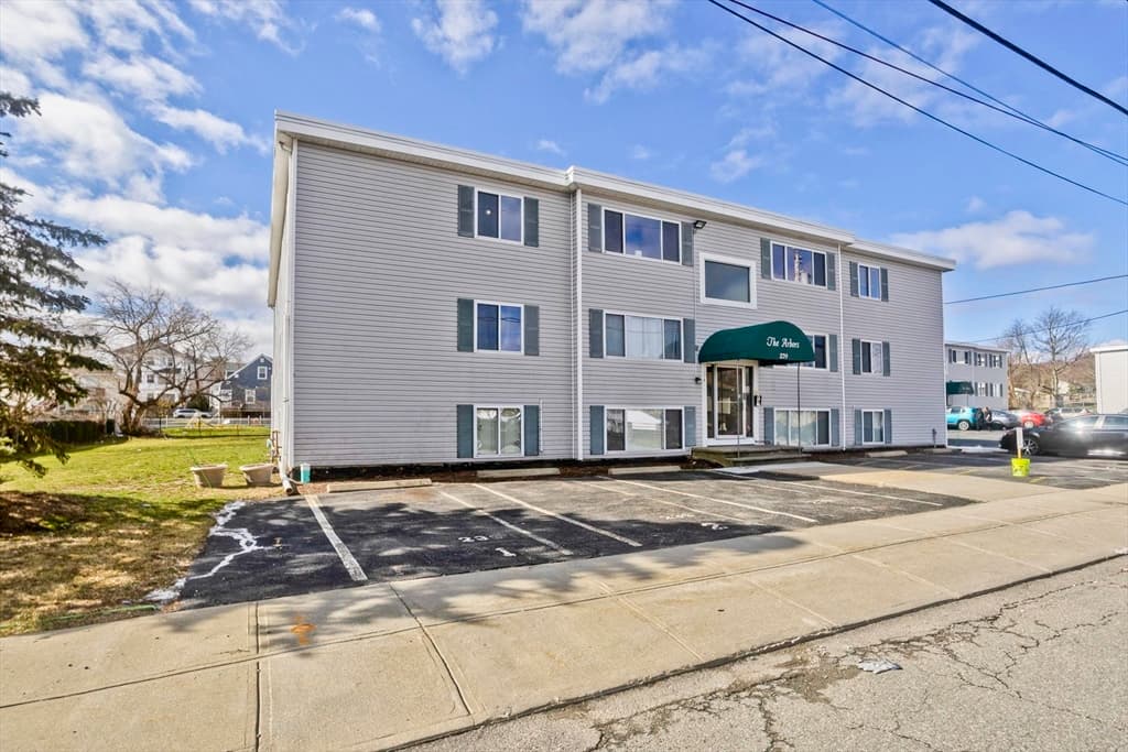 Condominium at 239 Glasgow St # 10, Fall River MA 02721, photo 2 of 24