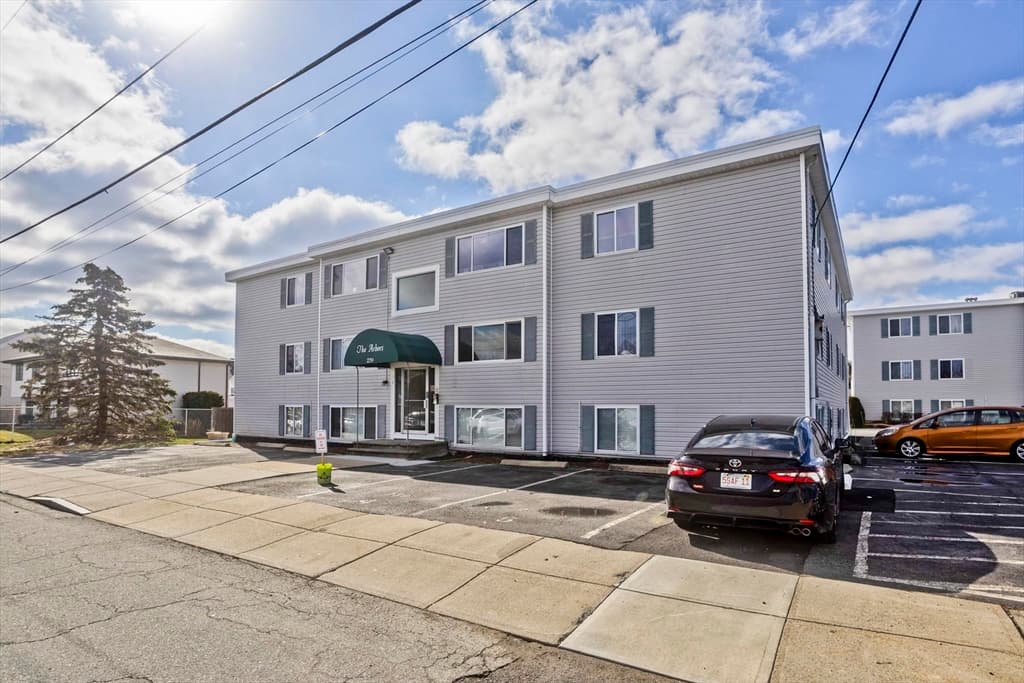 Condominium at 239 Glasgow St # 10, Fall River MA 02721, photo 3 of 24