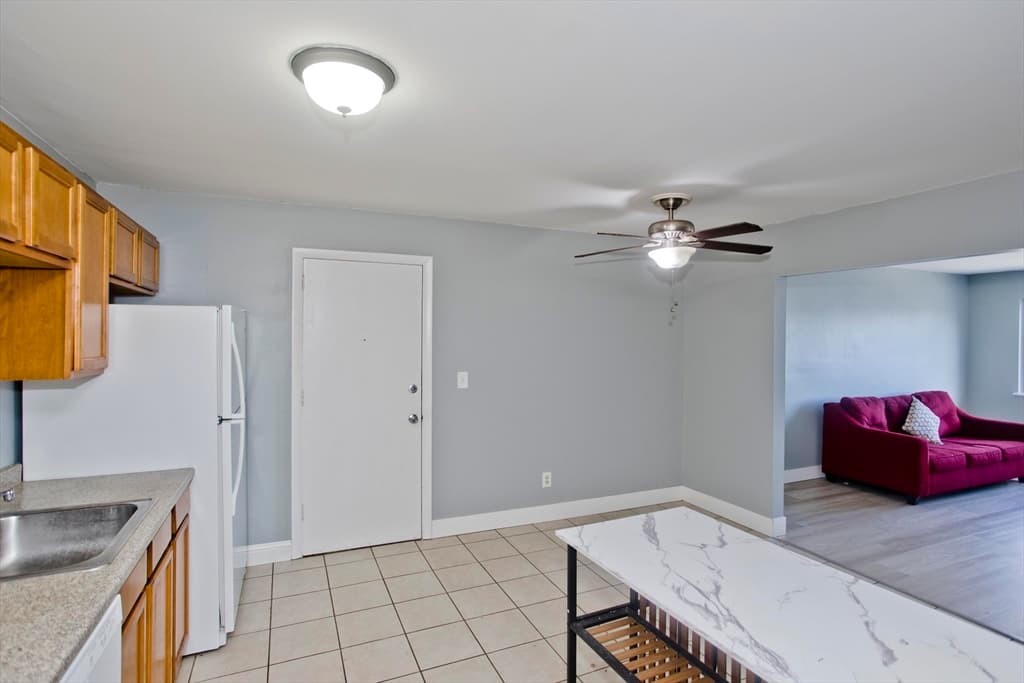 Condominium at 239 Glasgow St # 10, Fall River MA 02721, photo 8 of 24