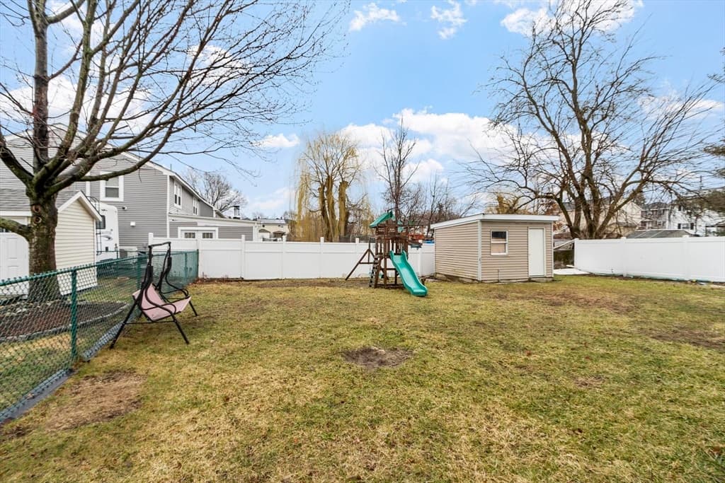 Duplex at 110-112 Everett St, Lawrence MA 01843, Lawrence, photo 27 of 42