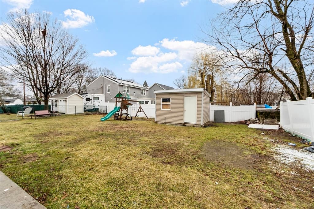 Duplex at 110-112 Everett St, Lawrence MA 01843, Lawrence, photo 26 of 42