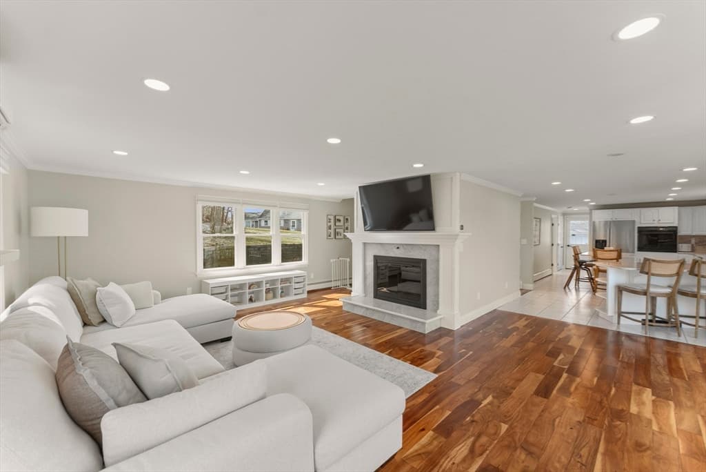 Single Family Residence at 29 Eagle Hill Drive, Plymouth MA 02360, photo 14 of 42