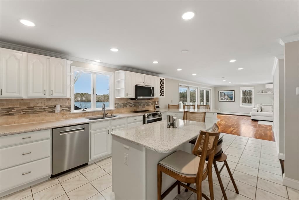 Single Family Residence at 29 Eagle Hill Drive, Plymouth MA 02360, photo 15 of 42