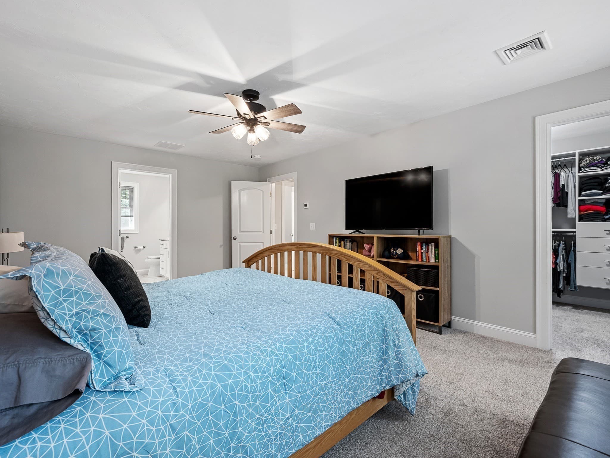 Single Family Residence at 85 East St, Uxbridge MA 01569, photo 27 of 42