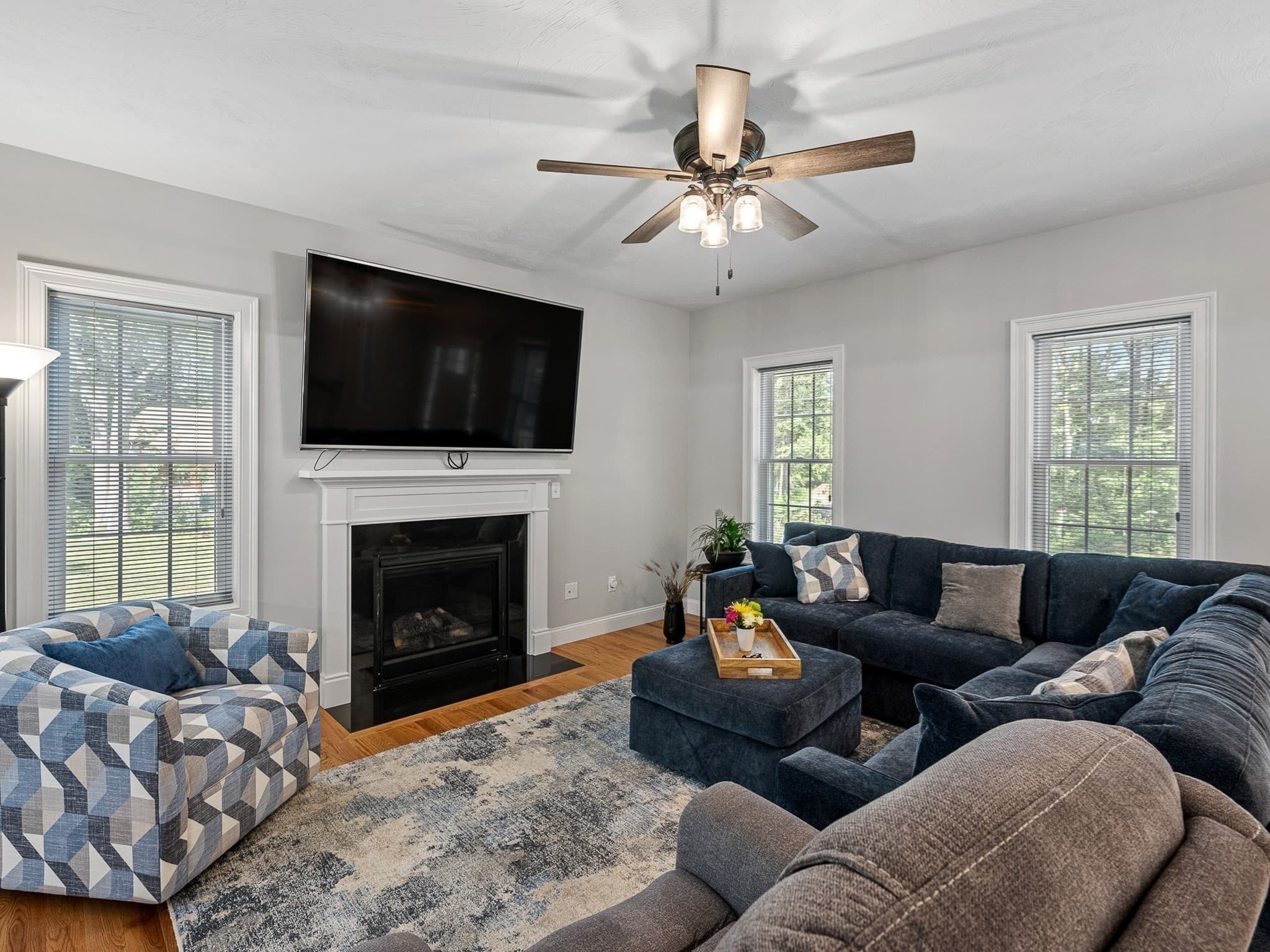 Single Family Residence at 85 East St, Uxbridge MA 01569, photo 6 of 42