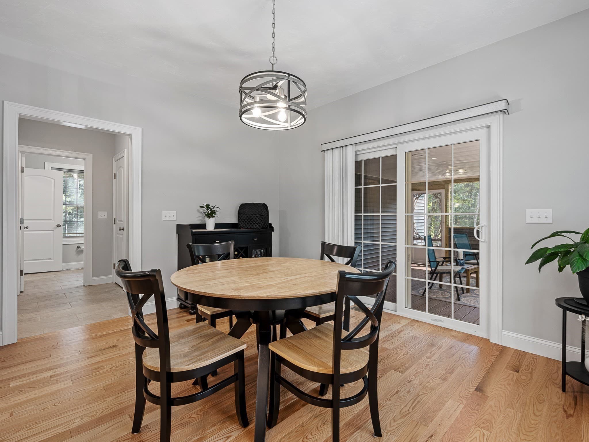 Single Family Residence at 85 East St, Uxbridge MA 01569, photo 13 of 42