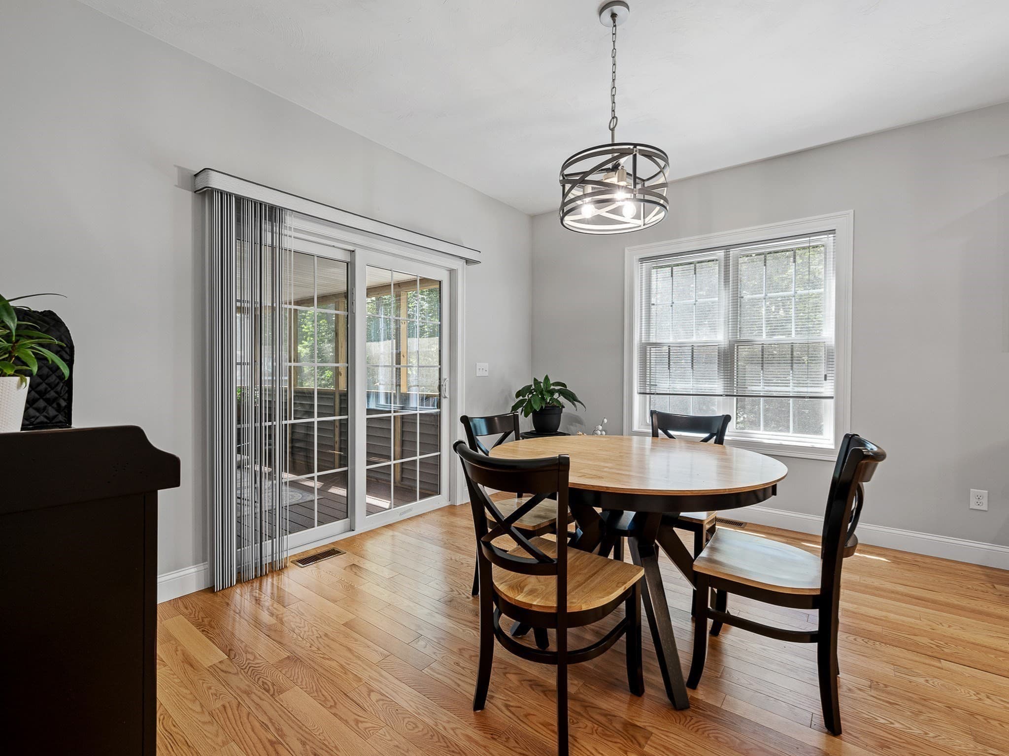Single Family Residence at 85 East St, Uxbridge MA 01569, photo 16 of 42