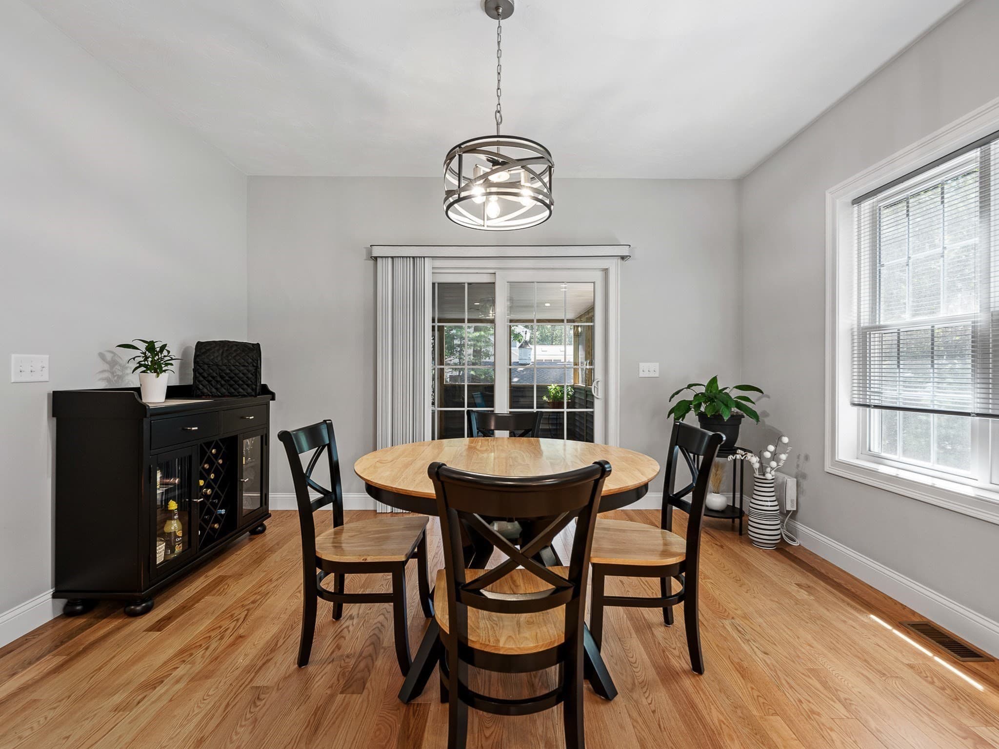 Single Family Residence at 85 East St, Uxbridge MA 01569, photo 12 of 42