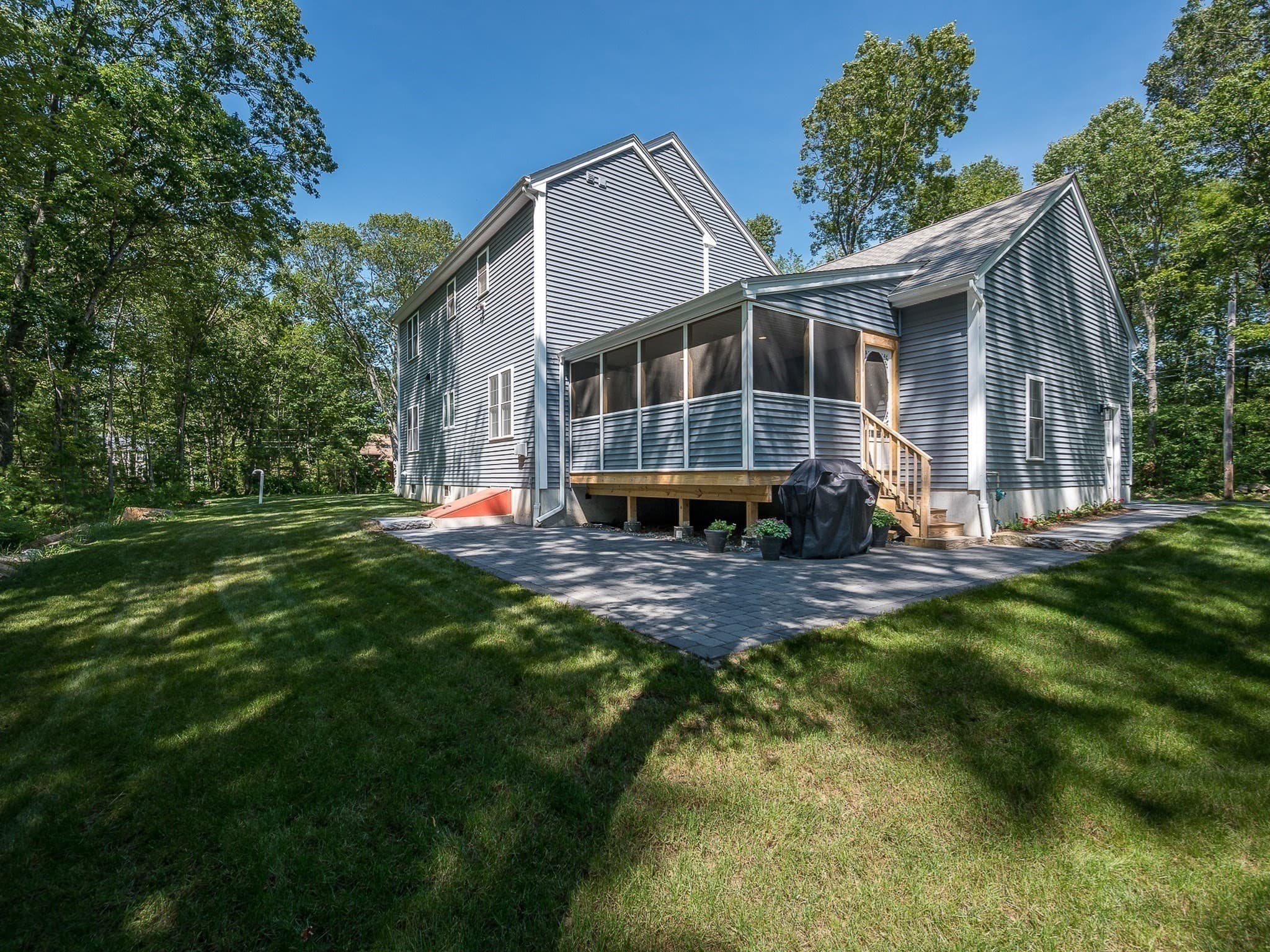 Single Family Residence at 85 East St, Uxbridge MA 01569, photo 36 of 42