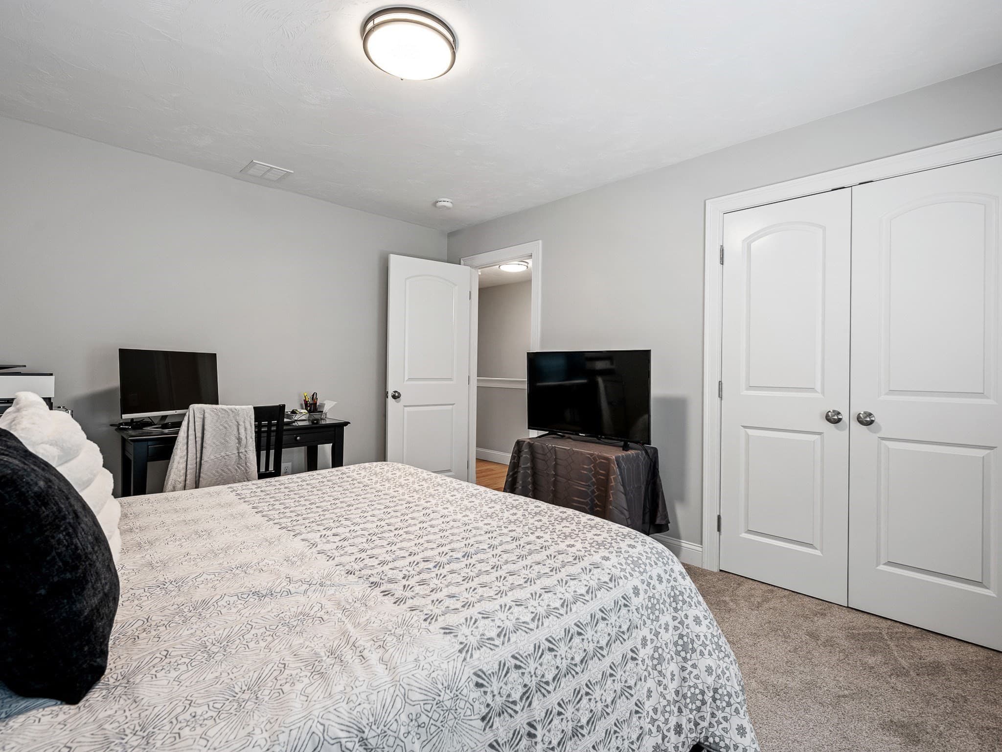 Single Family Residence at 85 East St, Uxbridge MA 01569, photo 32 of 42