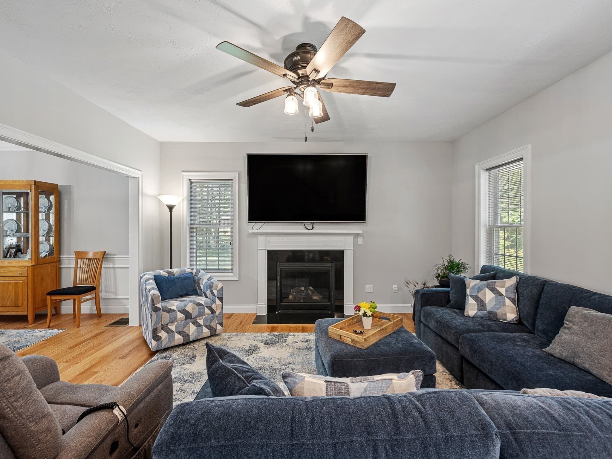 Single Family Residence at 85 East St, Uxbridge MA 01569, photo 5 of 42