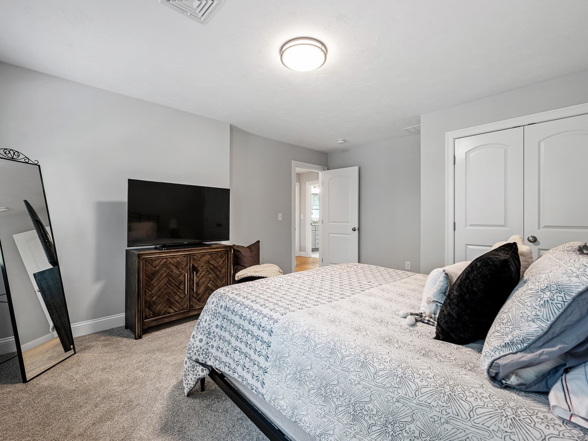 Single Family Residence at 85 East St, Uxbridge MA 01569, photo 34 of 42