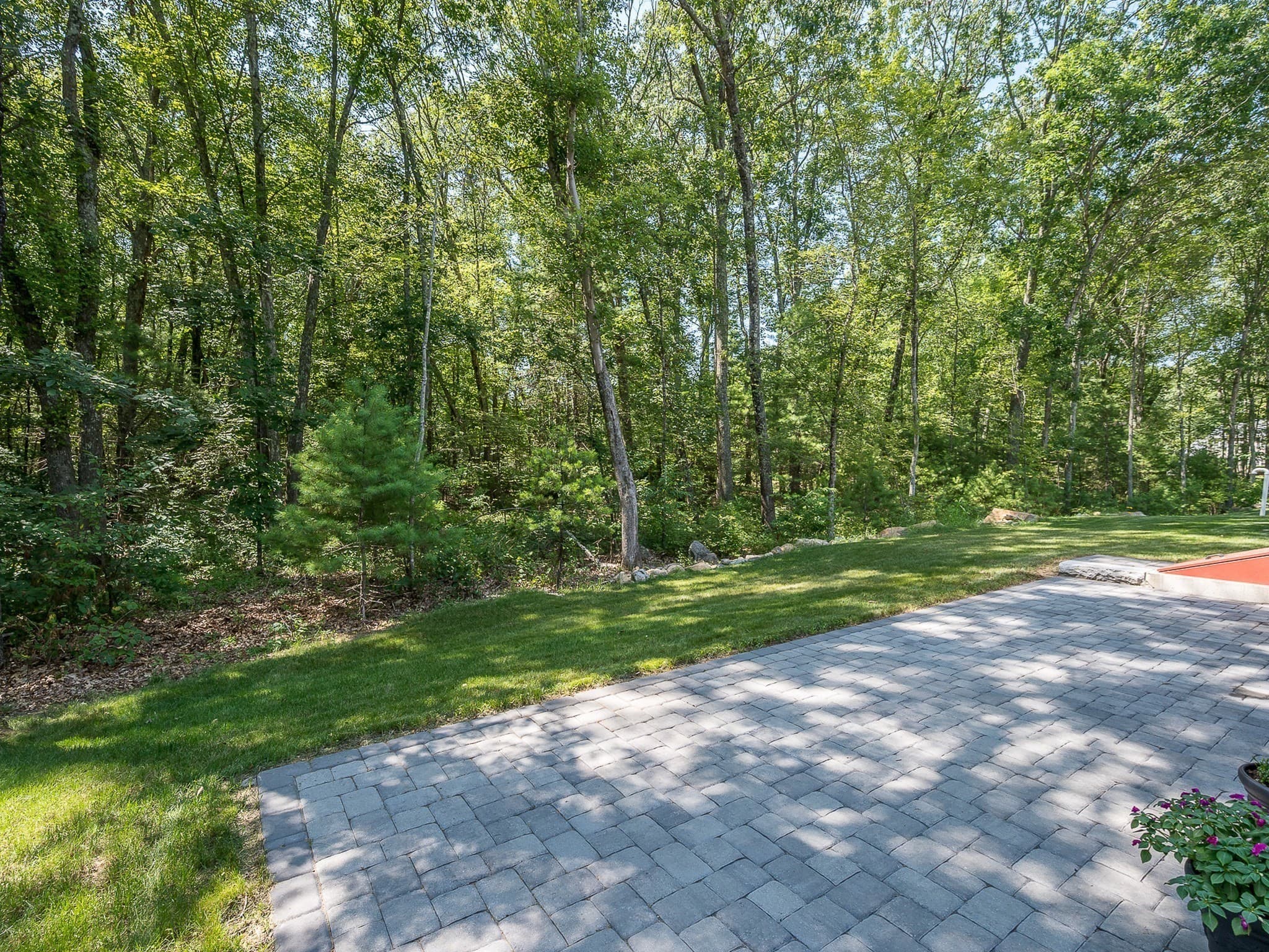 Single Family Residence at 85 East St, Uxbridge MA 01569, photo 38 of 42