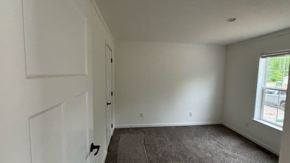 Single Family Residence at 6 Pinrock Drive, Sturbridge MA 01566, Sturbridge, photo 9 of 17