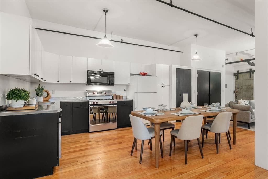 Condominium at 13-19 Stanhope Street # 2B, Boston MA 02116, photo 7 of 23