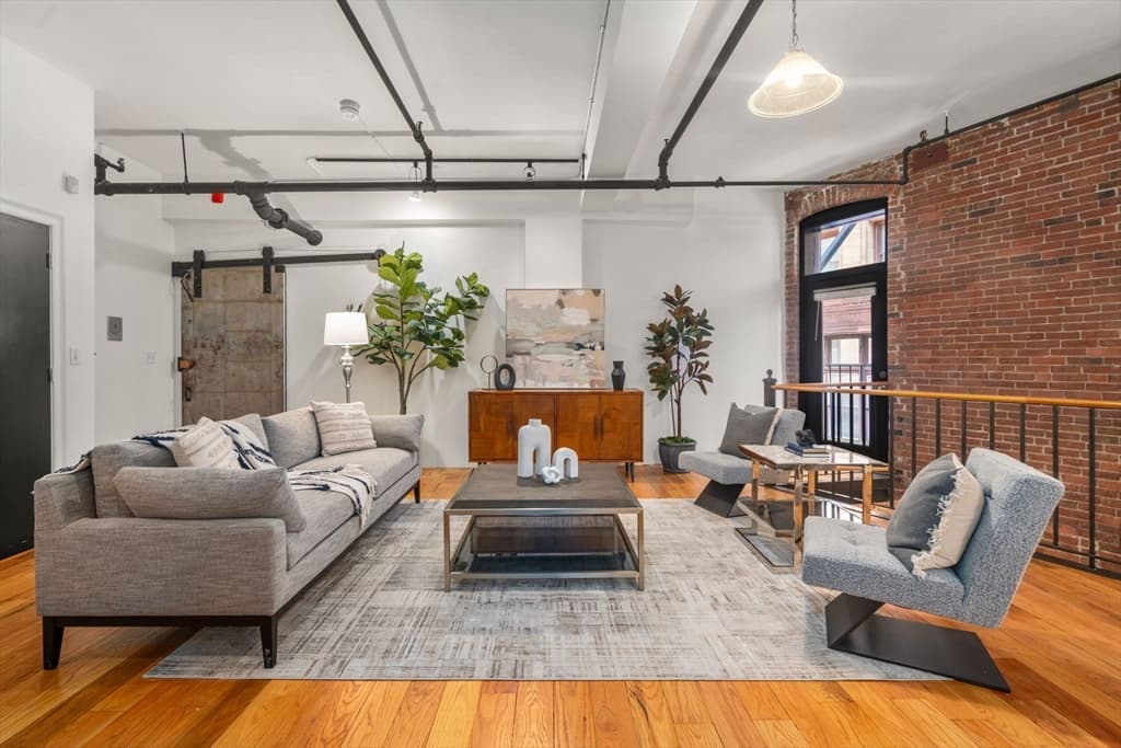 Condominium at 13-19 Stanhope Street # 2B, Boston MA 02116, photo 3 of 23