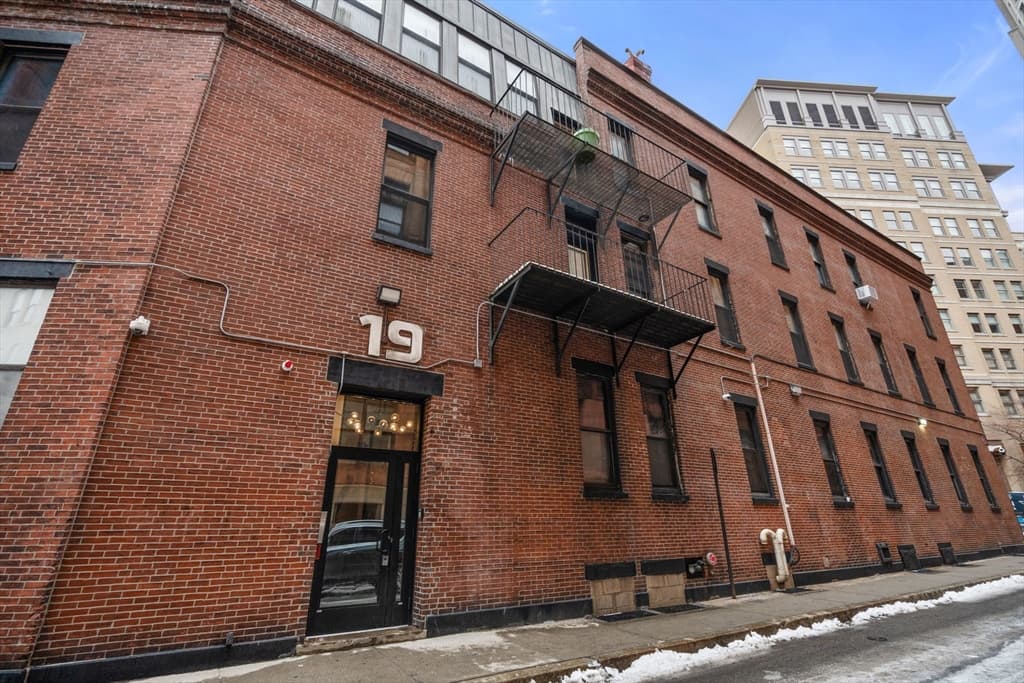 Condominium at 13-19 Stanhope Street # 2B, Boston MA 02116, photo 20 of 23