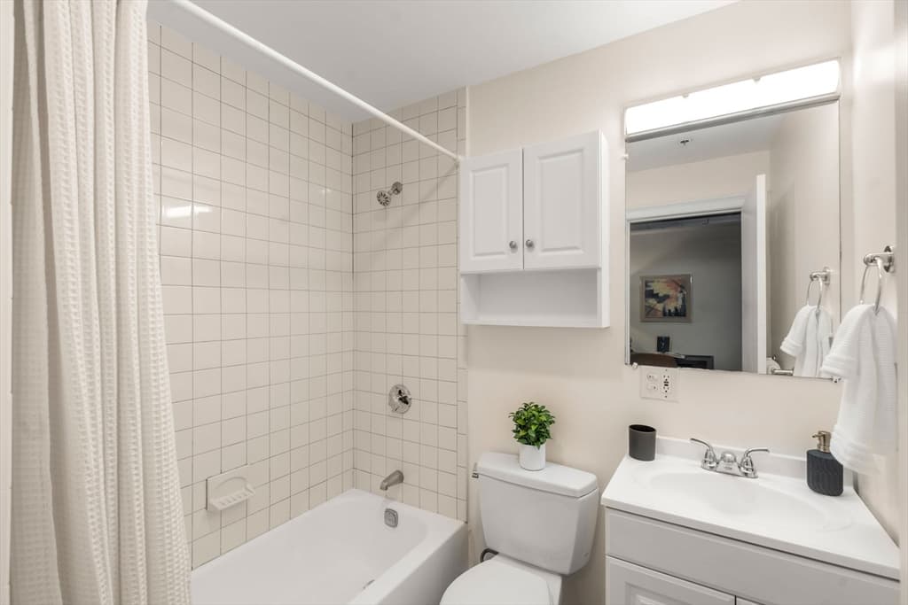 Condominium at 13-19 Stanhope Street # 2B, Boston MA 02116, photo 15 of 23