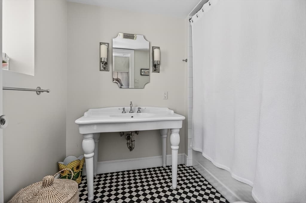 Condominium at 172 Beacon St # 3, Boston MA 02116, photo 33 of 39