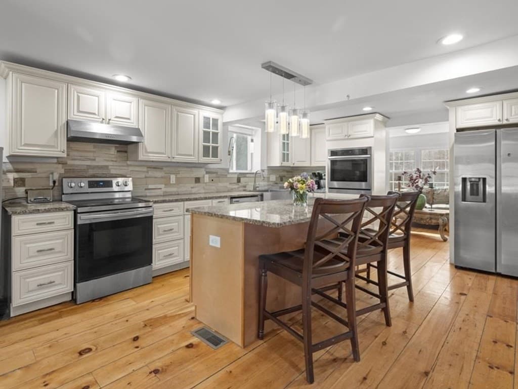 Single Family Residence at 555 Webster St., Marshfield MA 02050, photo 4 of 36