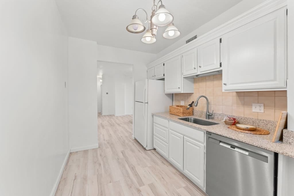 Condominium at 198 Locust St # 105, Lynn MA 01904, photo 6 of 21