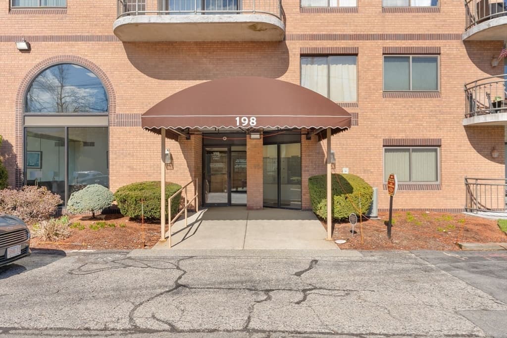 Condominium at 198 Locust St # 105, Lynn MA 01904, photo 19 of 21