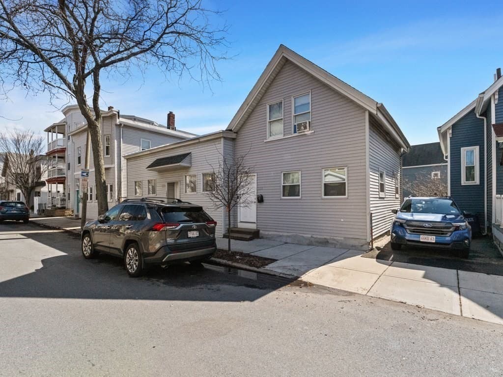 4 Family at 148 Pearl, Somerville MA 02145, photo 5 of 20