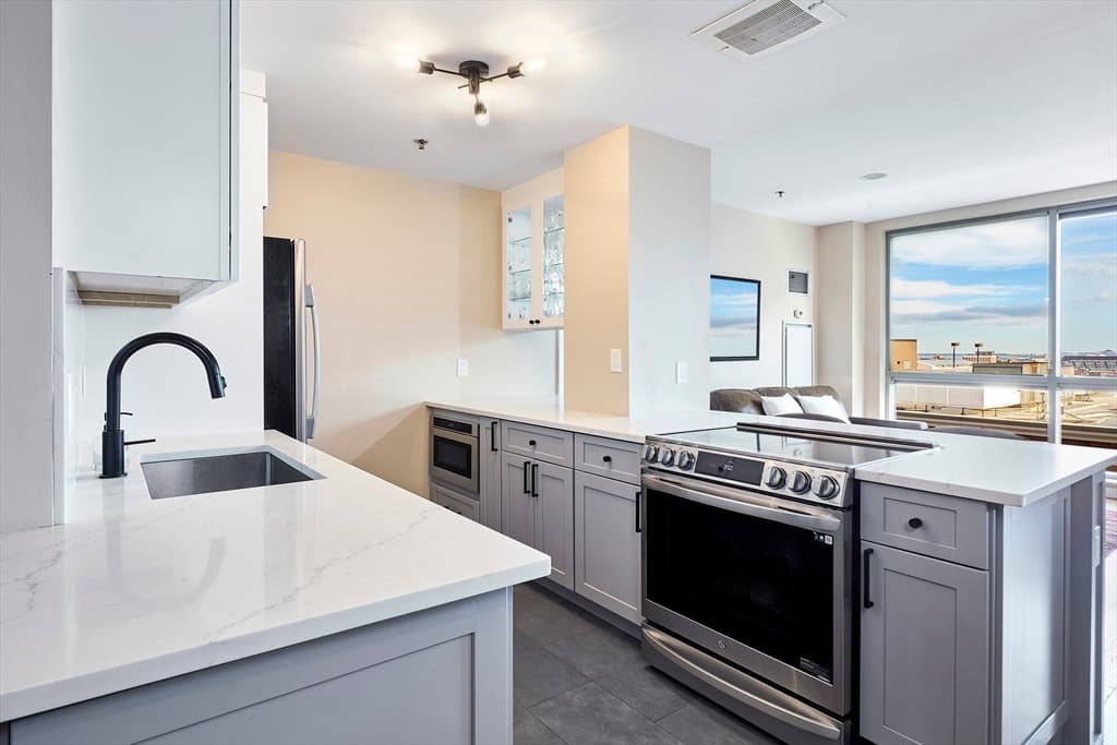 Condominium at 234 Causeway St # 918, Boston MA 02114, photo 3 of 18