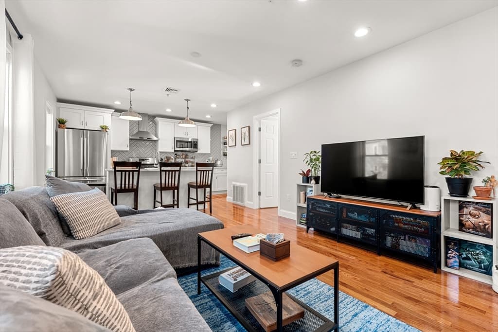 Condominium at 78-80 Rossmore # 2, Boston MA 02130, photo 5 of 19