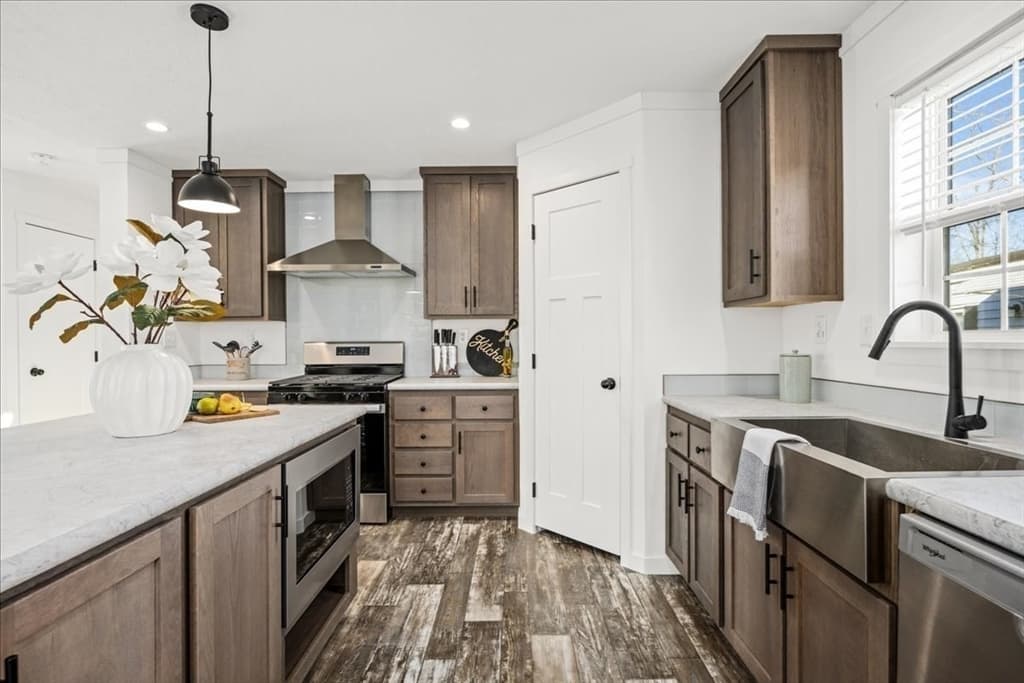 Single Family Residence at 19 Pinrock Drive, Sturbridge MA 01566, Sturbridge, photo 6 of 16