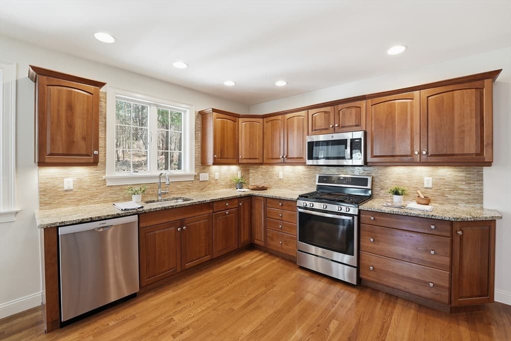 Condominium at 11 Longmeadow Way # 11, Acton MA 01720, photo 9 of 29