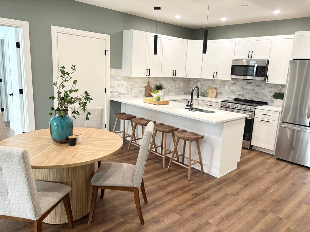 Condominium at 1391 Main Street # 301, Walpole MA 02081, photo 5 of 22