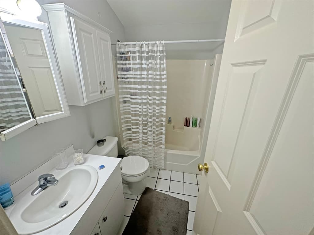 3 Family at 550 E 3rd St, Boston MA 02127, photo 7 of 12