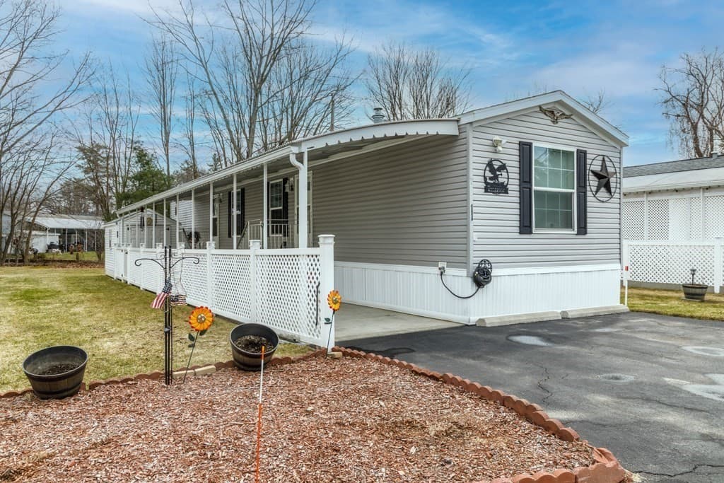 556 Central Street # 11, Leominster MA 01453